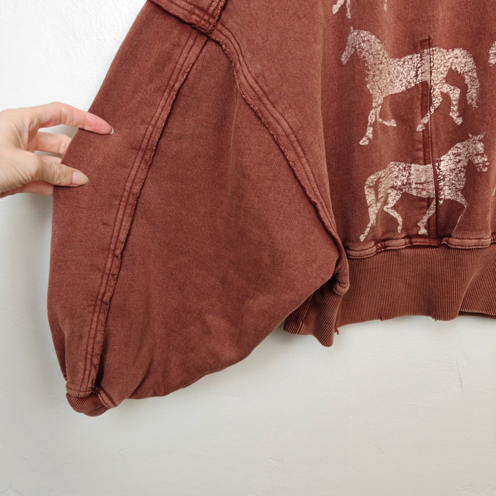 Free People Gaia Sweatshirt Womens XS Brown Horse Graphic Cropped Boho Western - Picture 8 of 9
